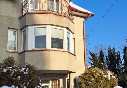 Wygodny, miejski dom na kuraku w zgierzu