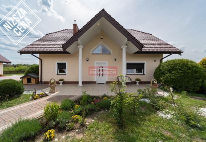 Wolnostojący, do wejścia, zagospodarowana działka