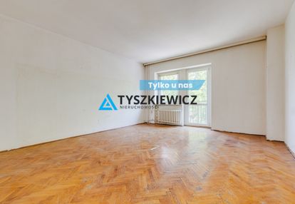 Przestrzenne mieszkanie do remontu