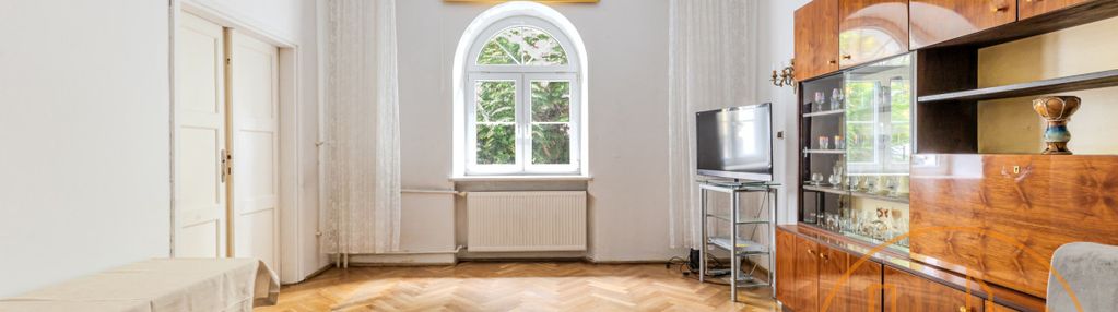 Przedwojenna kamienica! wysokie i pełne charakteru