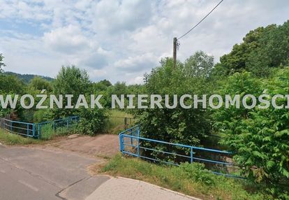 Działki w strudze przy drodze głównej z wz