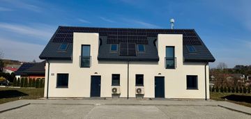 Dom po odbiorach z fotowotaiką i pompą lublewo