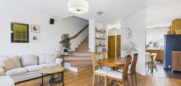 Piękny dom skrajny szereg z ogrodem i garażem