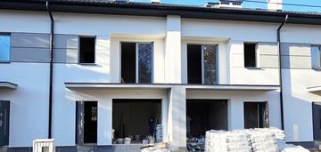 Duży segment z własnym podjazdem. garaż. ogród