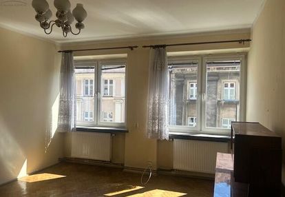 Na sprzedaż 2 pokowe mieszkanie w bloku w cetrum