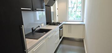 1 piętro, duży balkon, garderoba przy parku