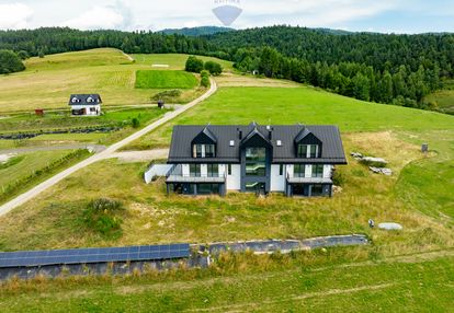 Budynek z apartamentami w grywałdzie