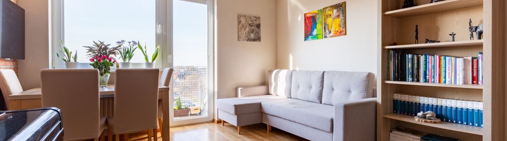 Piękny widok  na zatokę i panoramę miasta