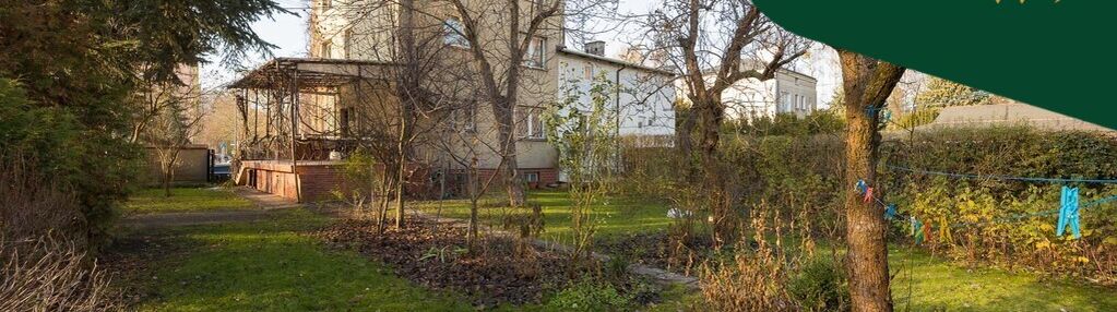 Dom z klimatem i urokliwym ogrodem w pobliżu metra