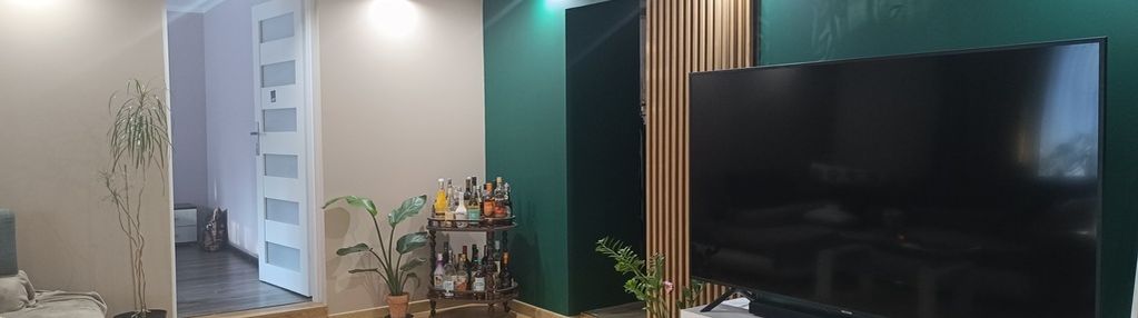 Parter domu z pięknym ogrodem.