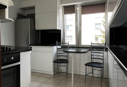2 piętro z balkonem, dwustronne- dobra lokalizacja