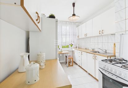 3 pokoje z oddzielną kuchnią i balkonem