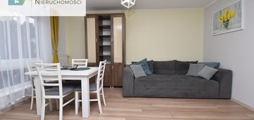 Nowsze budownictwo, ogródek, miejsce postojowe