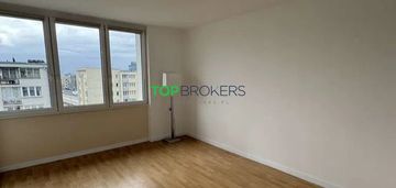 Dwa pokoje z osobną kuchnią i widokiem na centrum