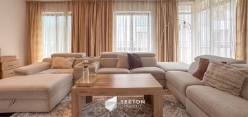 Bright & spacious | park | prestigious location