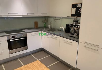 Przestronne trzy pokoje przy forcie bema, garaż