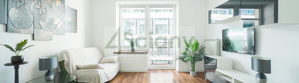 2 pokoje ... bardziej w centrum już się nie da :-)