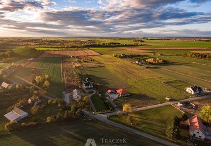 Pod dom wolnotojący,prąd,woda,kanalizacja,las,łąka