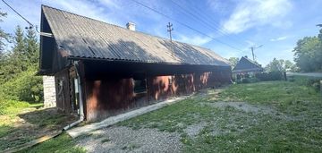 Drewniany dom na 13 ar działce- chorkówka.