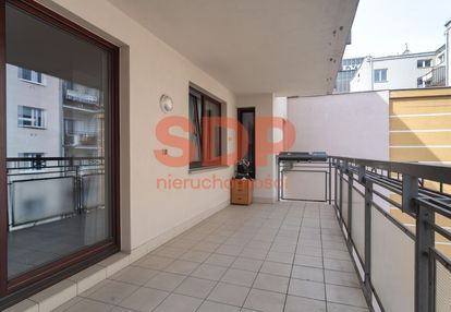 Dwa pokoje z tarasem w samym centrum