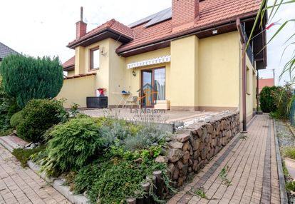 Dom wolnostojący w rącznej – idealny dla rodziny.