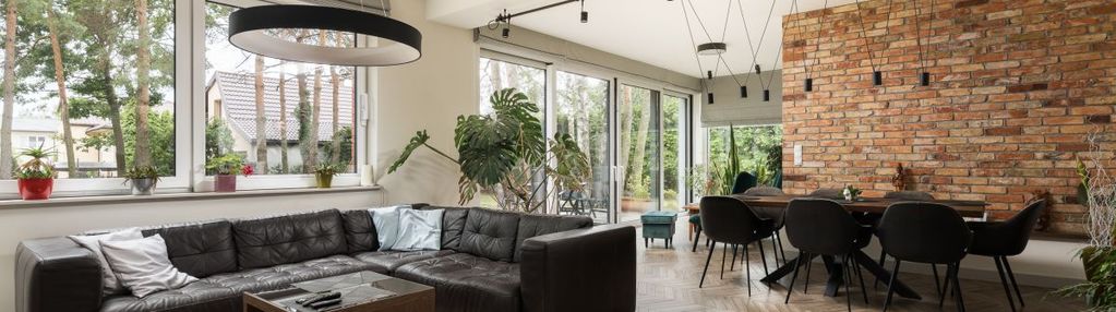 Dom z osobnym 2 pokojowym apartamentem i oranżerią