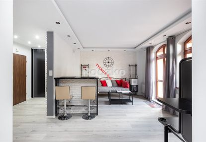 Komfortowe m-3 z miejscem postojowym i piwnicą.