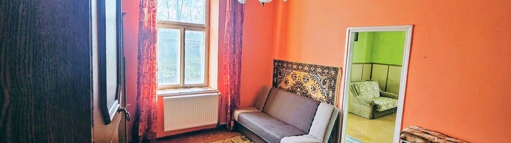 Atrakcyjne mieszkanie z potencjałem w dworku