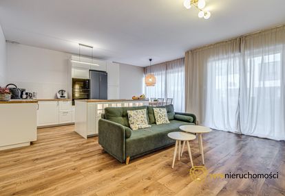 Nowoczesny dom z garażem w kameralnym osiedlu