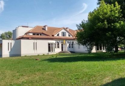 Rezydencja z basenem i dużą działką