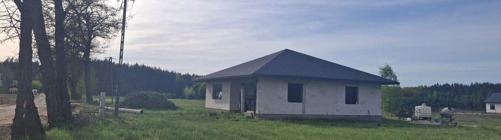 Działka budowlana z domem w stanie surowym