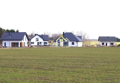 Na sprzedaż wolnostojący dom w stanie surowym.