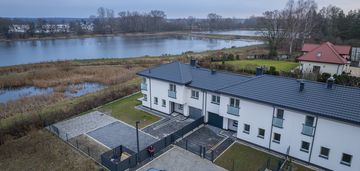 Segment w stanie deweloperskim obok stawow