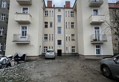 Mieszkanie w kamienicy na parterze - śródmieście