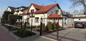 Nieprzecietny dom z garażami w świetnej lokalizacj