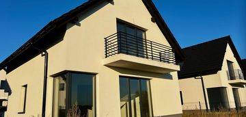 Komfortowy, wolnostojący w zielonej okolicy