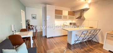 Wyjątkowe odnowione 2 pok dębowe tarasy iii