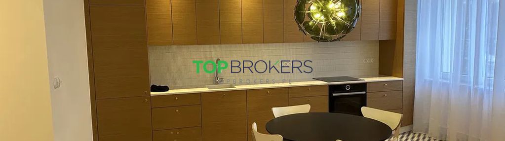 Salon z aneksem i sypialnia, garderoba