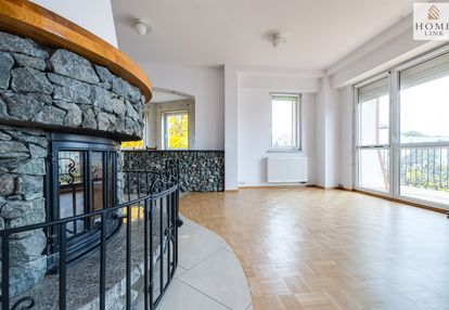 Mieszkanie dwupoziomowe z kominkiem!