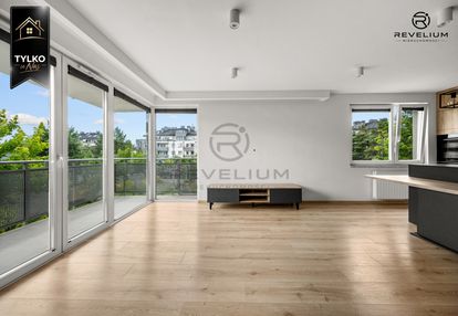 Duży balkon | przestrzeń | kom. lok. | msc. w hali