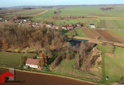 Duża działka budowalana z dostępem do rzeki.