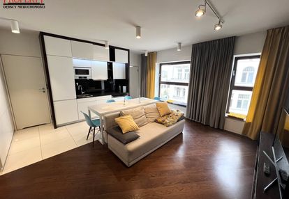 Komfortowy apartament w centrum łodzi obok parku.