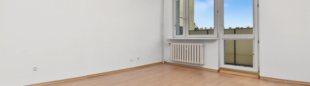 Trzy pokoje, drugie piętro, balkon
