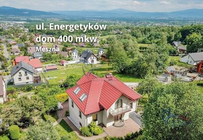 Dom meszna z widokiem na panoramę gór
