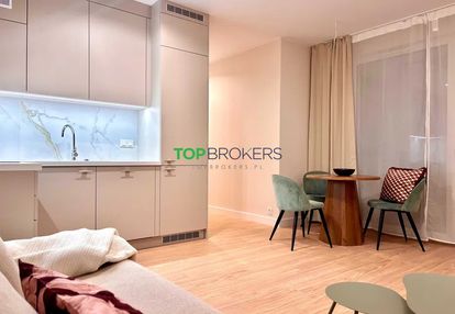 Salon z aneksem i dwie sypialnie, garderoba, garaż