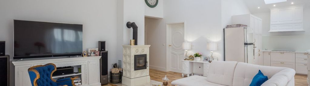 Piękny, parterowy dom w różynach.