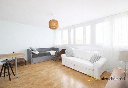 Jasna kawalerka z windą, 34 m² – przy sky tower