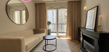 Świeżo wykończony apartament | widok na zatokę