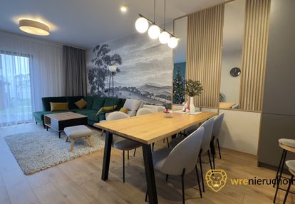 Nowoczesny skrajny szereg w karwianach z 2020 roku