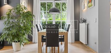 Do wprowadzenia i narożny segment | słoneczny